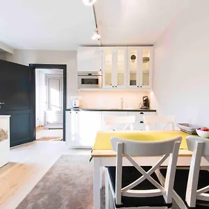 Well Thirteen By Romy&travis Homestay Bruges